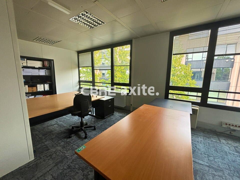 Bureaux de 907 m² à louer à Épagny-Metz-Tessy, photo 2 sur 8