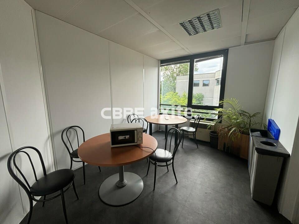 Bureaux de 907 m² à louer à Épagny-Metz-Tessy, photo 6 sur 8