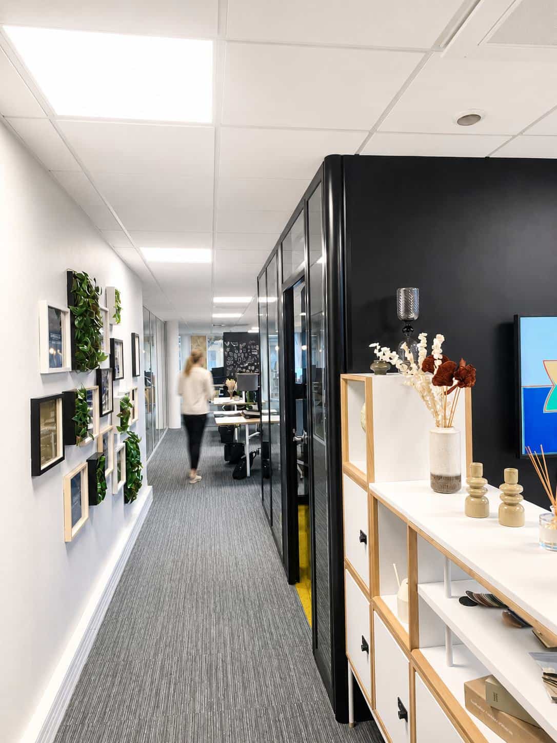 Couloir de l’agence du Groupe AXITE à Chambéry