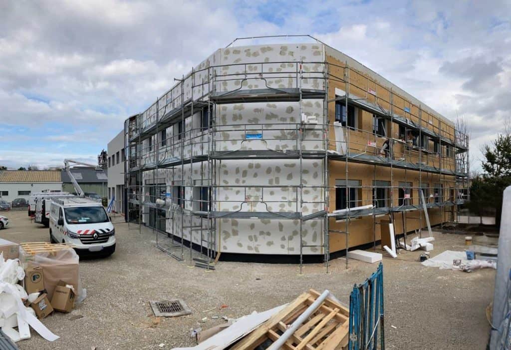 Rénovation du bâtiment d’Access Group à Annecy-le-Vieux par INSIDE : isolation par l’extérieur en cours