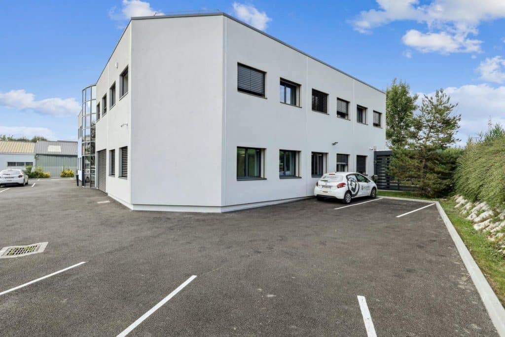 Le bâtiment d’Access Group à Annecy-le-Vieux après sa rénovation par INSIDE
