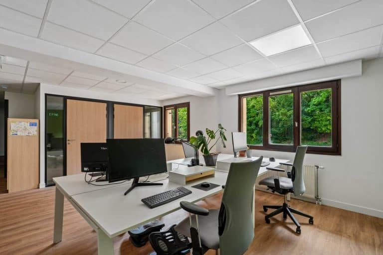 Plateau de bureaux de Rong Yi Solutions à Chambéry, aménagé par INSIDE