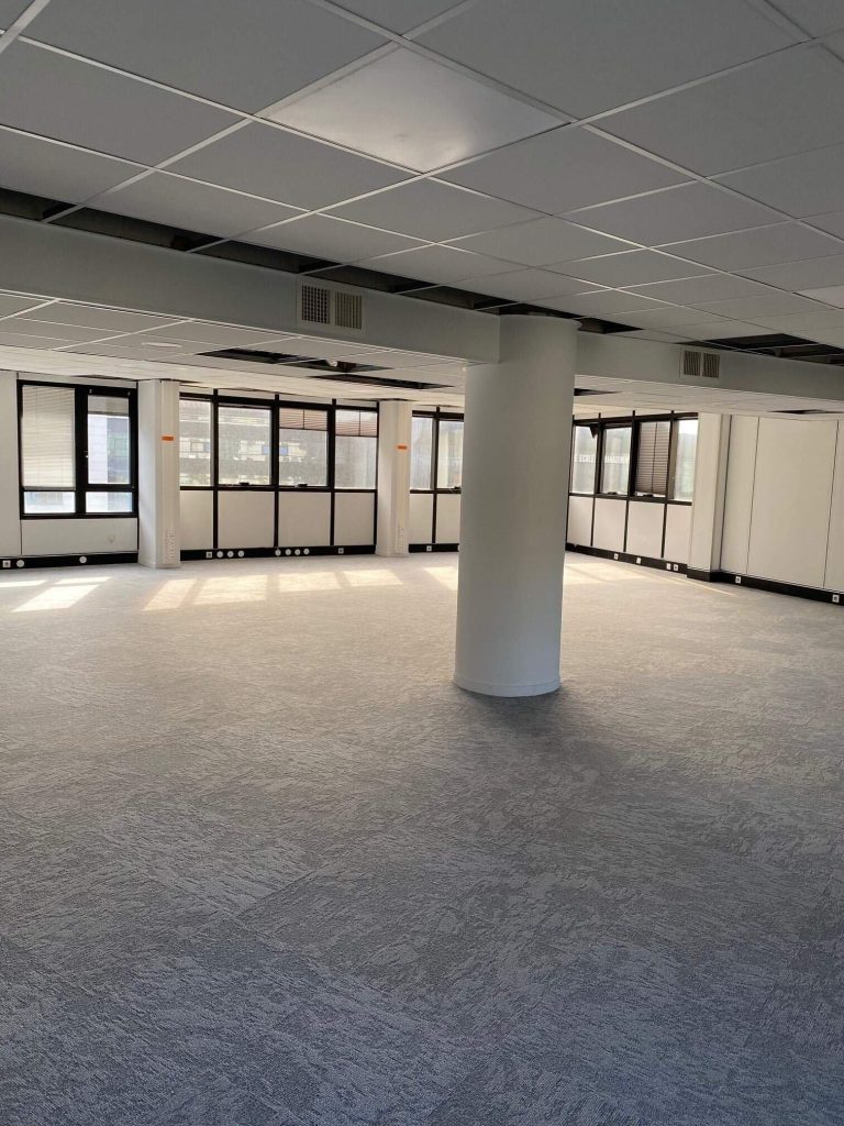 Plateau de bureaux Mykerinos à Grenoble, rénové par INSIDE avant sa remise en location