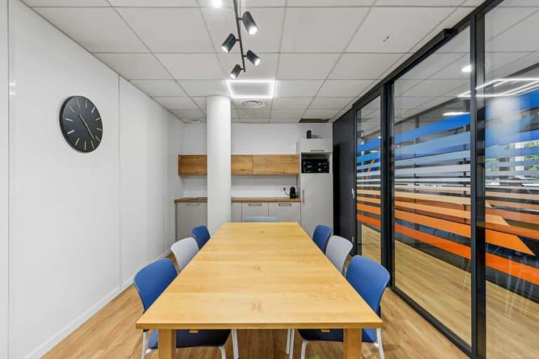 Salle de réunion des bureaux de Kirving à Seyssinet-Pariset
